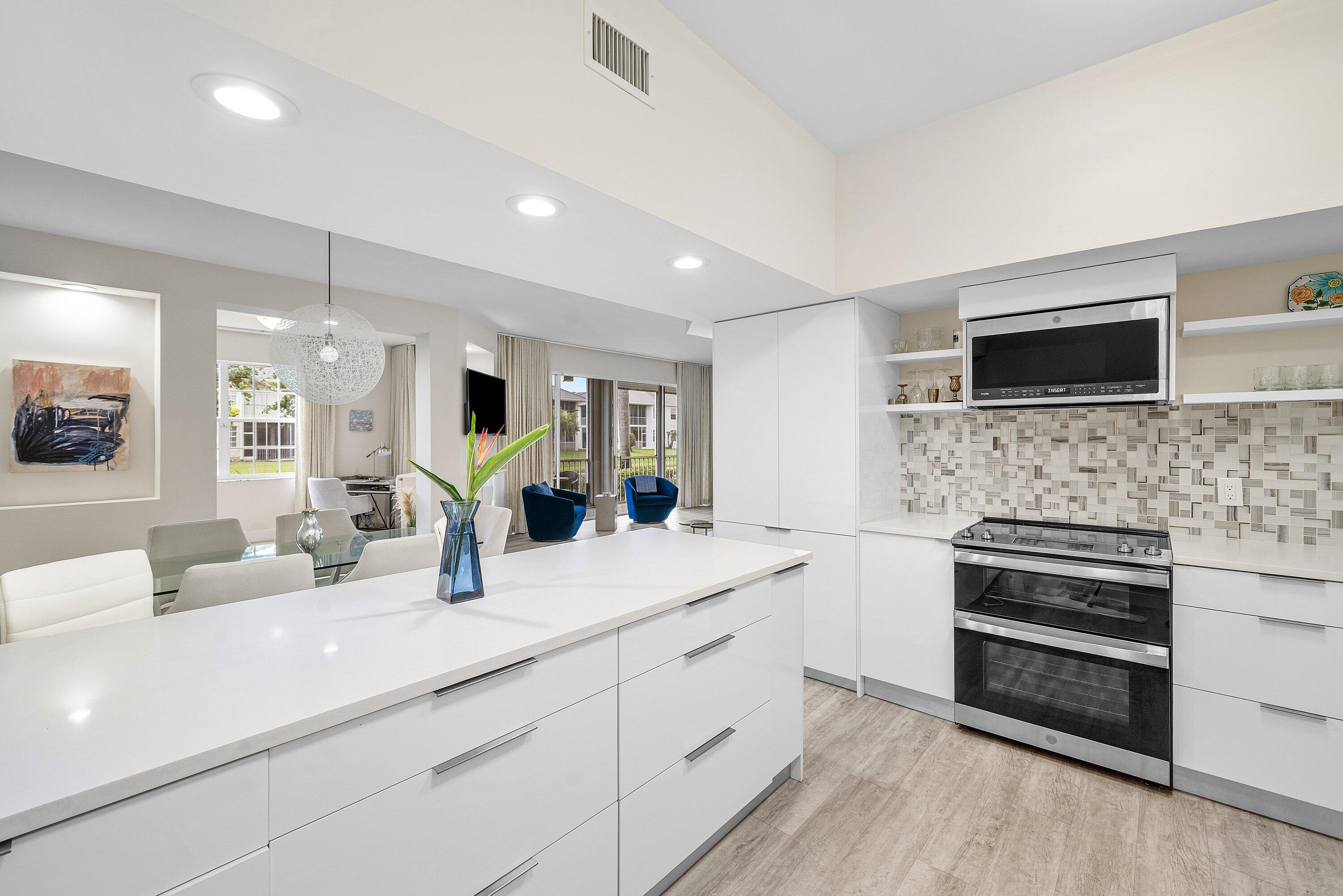 5064 Lake Catalina Drive, Unit A Boca Raton, FL 33496 - Photo 14 of 52 011-5064LakeCatalinaDrive-A-BocaRaton-FL