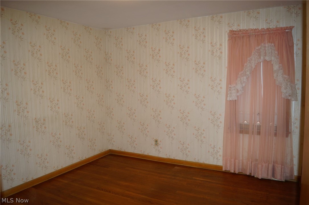 1479 Sheffield Road Cleveland, OH 44121 - Photo 12 of 35