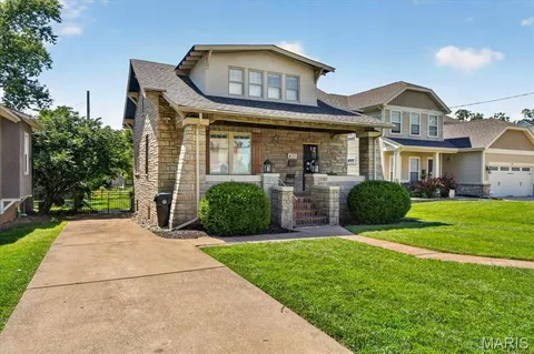 $439,900 | 471 South Clay Avenue, St. Louis, MO 63122
