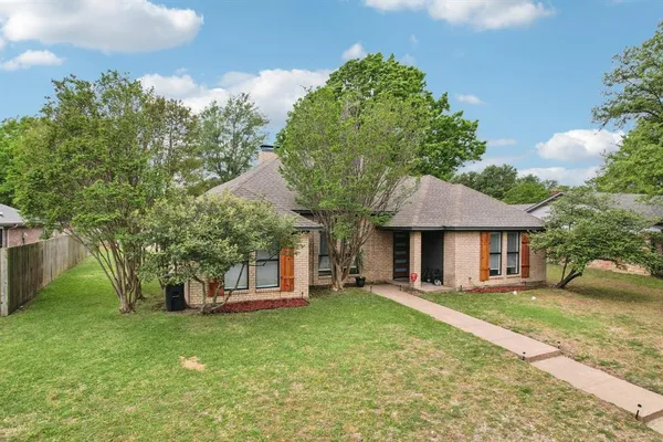 $350,000 | 1003 Meridith Drive, Terrell, TX 75160