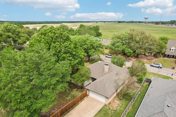$350,000 | 1003 Meridith Drive, Terrell, TX 75160