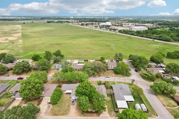 $350,000 | 1003 Meridith Drive, Terrell, TX 75160