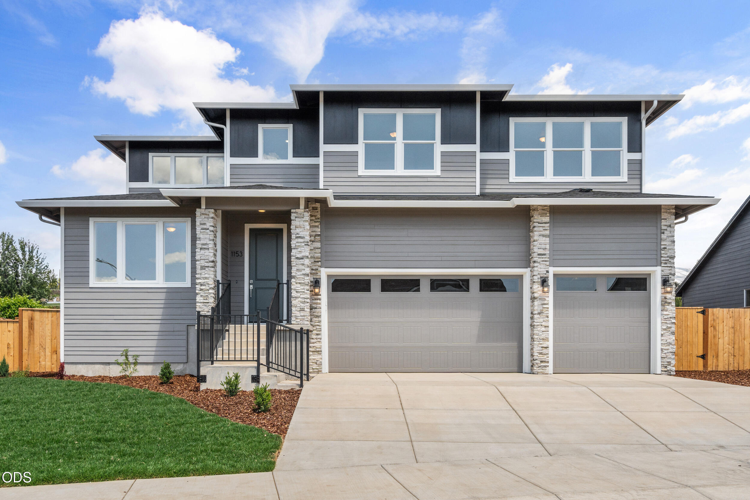 1153 Pumpkin Ridge, Unit 322 Eagle Point, OR 97524 - Photo 1 of 29