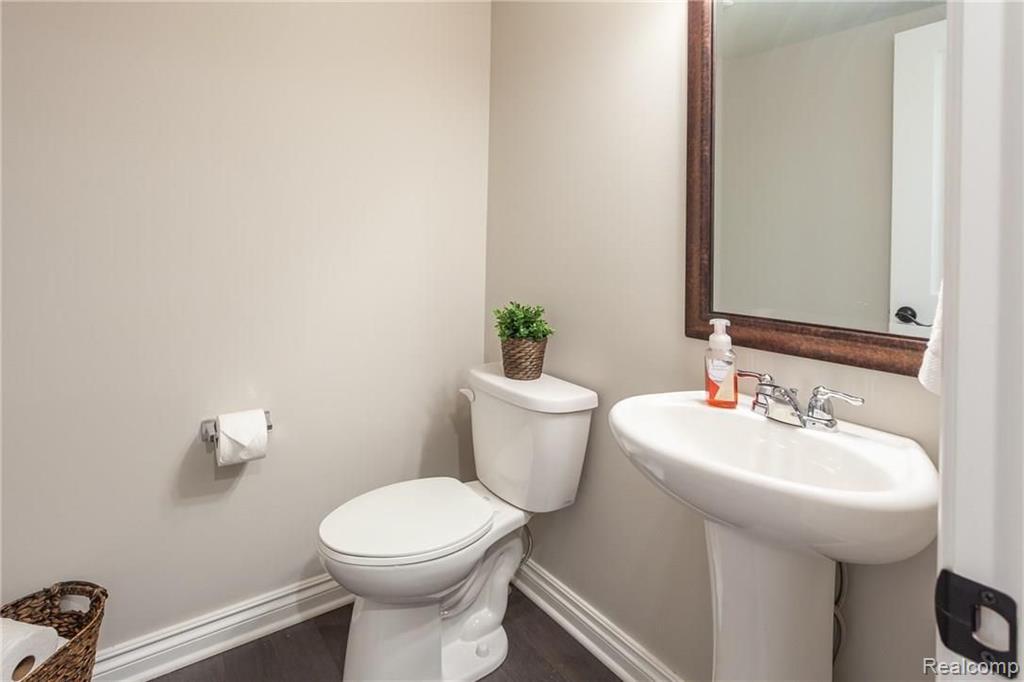 2617 Helmsdale Circle, Unit 62 Rochester Hills, MI 48307 - Photo 16 of 32