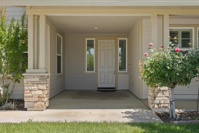 a view of an entrance of the house