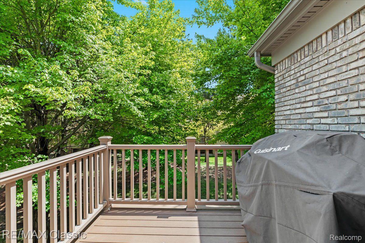 732 South Milford Road Milford, MI 48381 - Photo 4 of 21