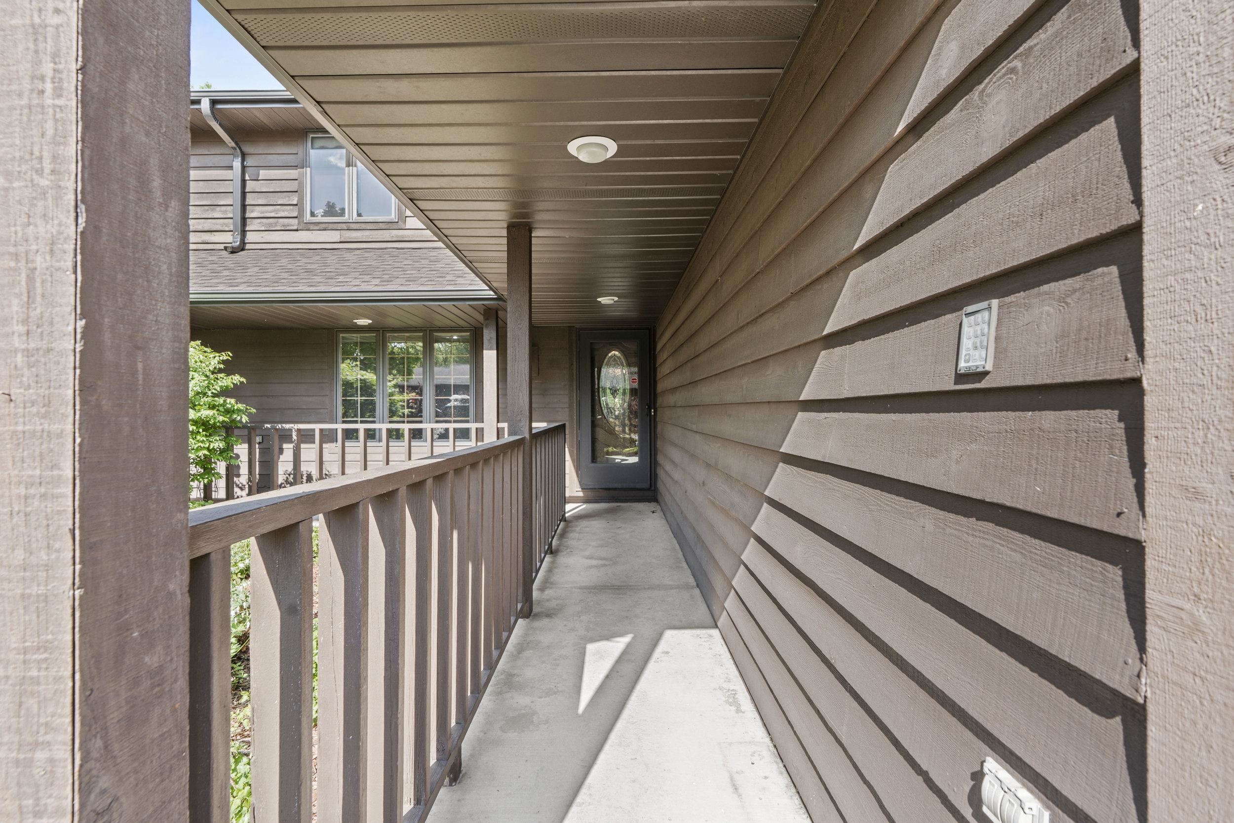 921 Divot Place Green Bay, WI 54313 - Photo 5 of 66