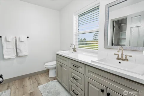 $895,000 | 26987 Highway 20, Oak Harbor, WA 98277