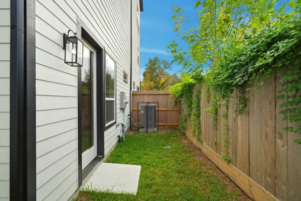 $2,550 | 4013 Griggs Road, Unit K, Houston, TX 77021