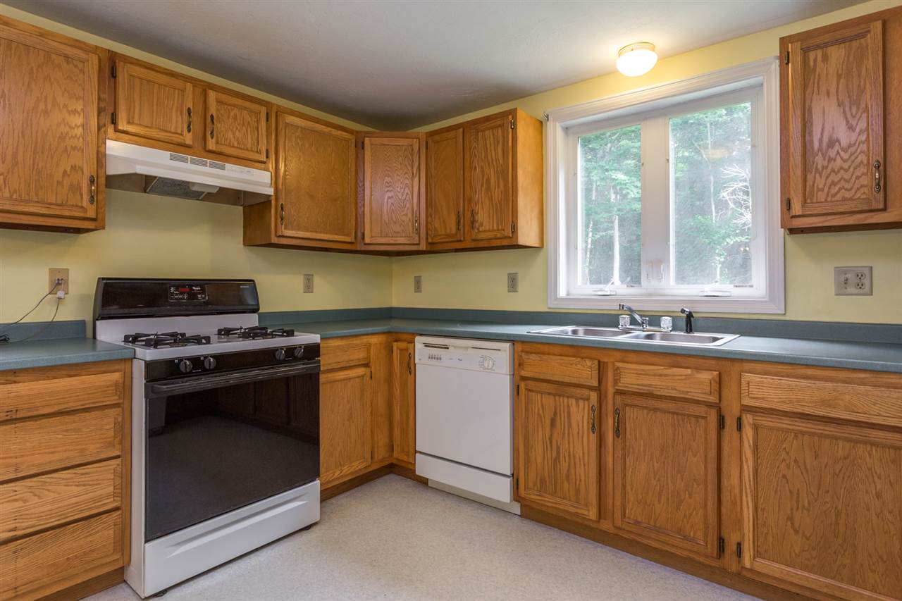 11 Old Candia Road Deerfield, NH 03037 - Photo 7 of 34