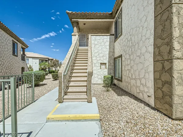 $1,725 | 6905 Squaw Mountain Drive, Unit 204, Las Vegas, NV 89130