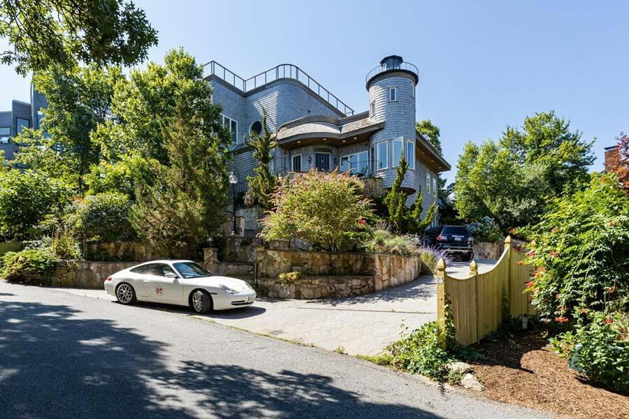 16 Thistlemore Road Provincetown, MA 02657 - Photo 4 of 27 a front view of a house with garden