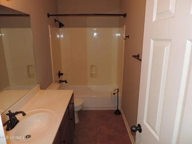 $1,900 | 5784 Bedford Loop East, Southaven, MS 38672