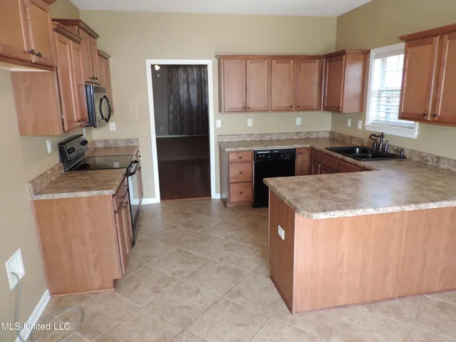 $1,900 | 5784 Bedford Loop East, Southaven, MS 38672