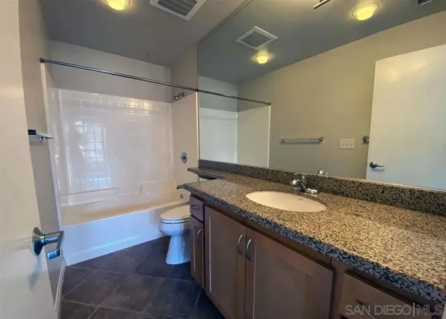 $3,295 | 450 J Street, Unit 4211, San Diego, CA 92101
