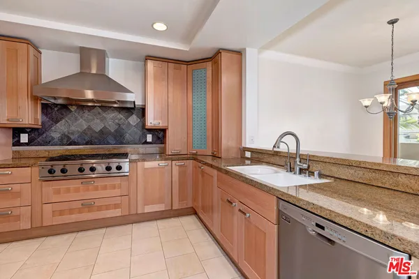 $1,749,000 | 411 North Oakhurst Drive, Unit 404, Beverly Hills, CA 90210