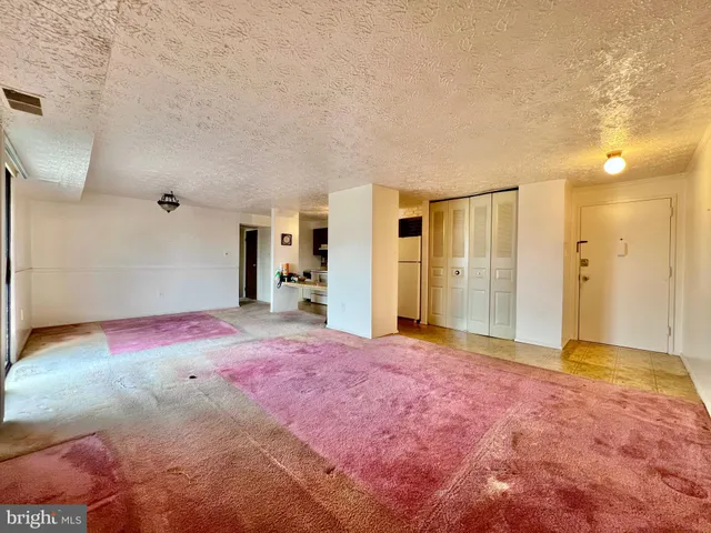 a view of empty room with a yard