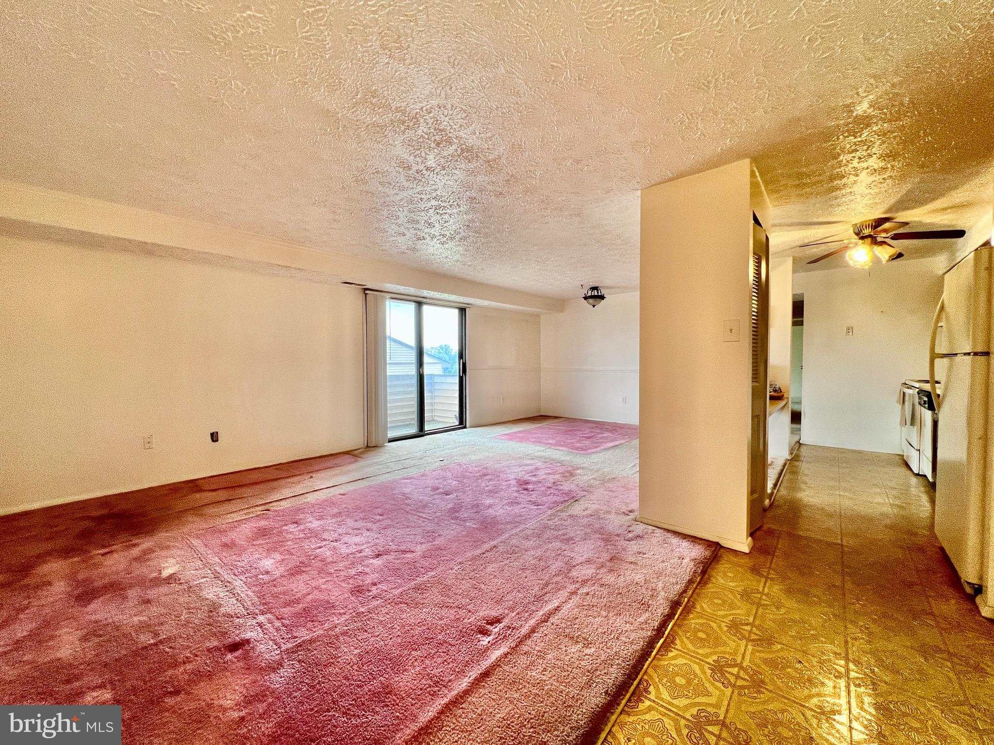 999 Heather Ridge Drive, Unit 2L Frederick, MD 21702 - Photo 7 of 19 a view of hallway with a tub and a rug