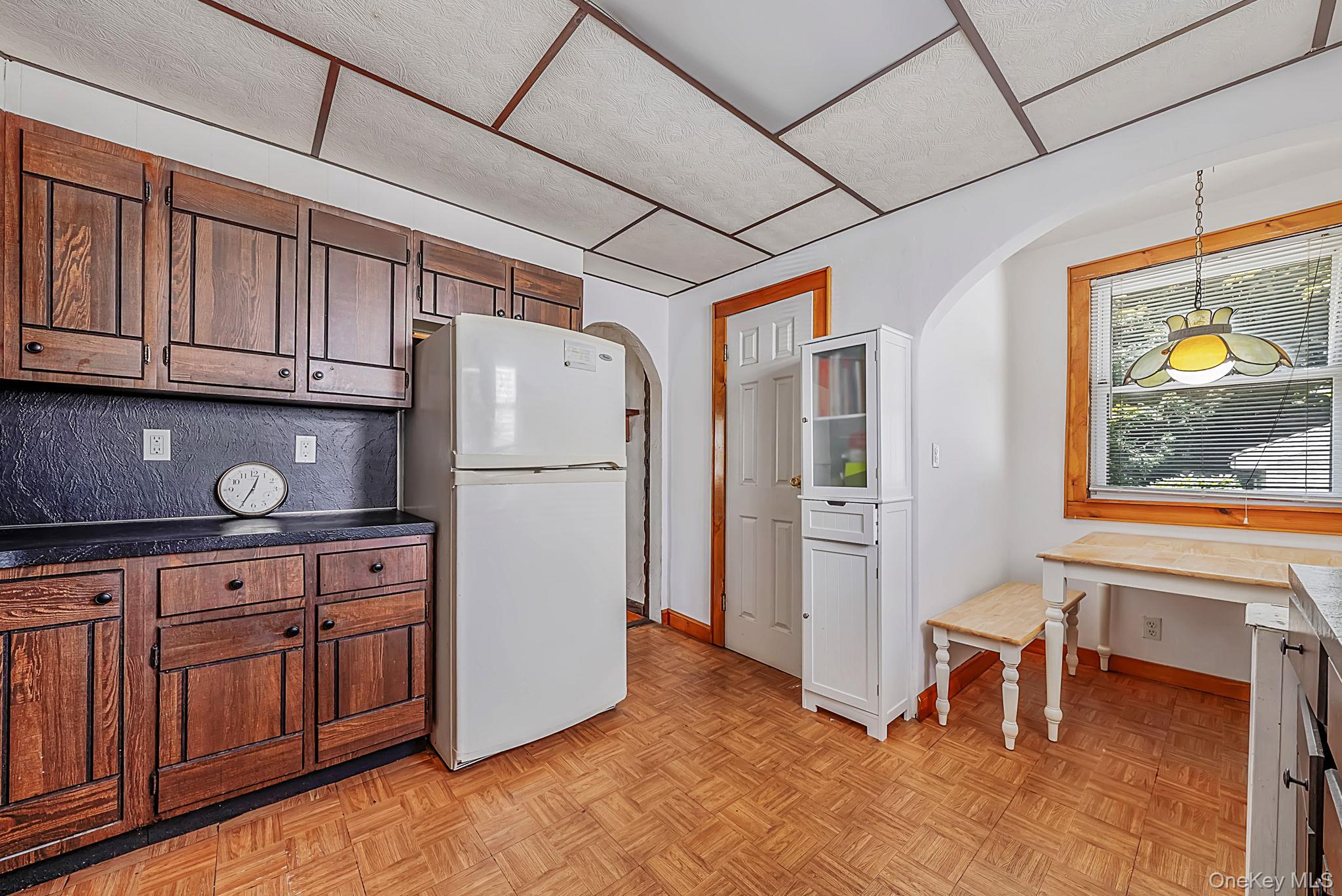 33 Sherman Street Merrick, NY 11566 - Photo 9 of 27