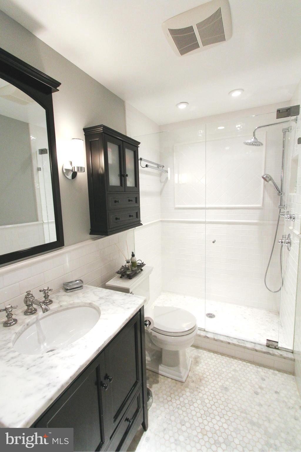 7616 Range Road Alexandria, VA 22306 - Photo 14 of 30 Main level full bath
