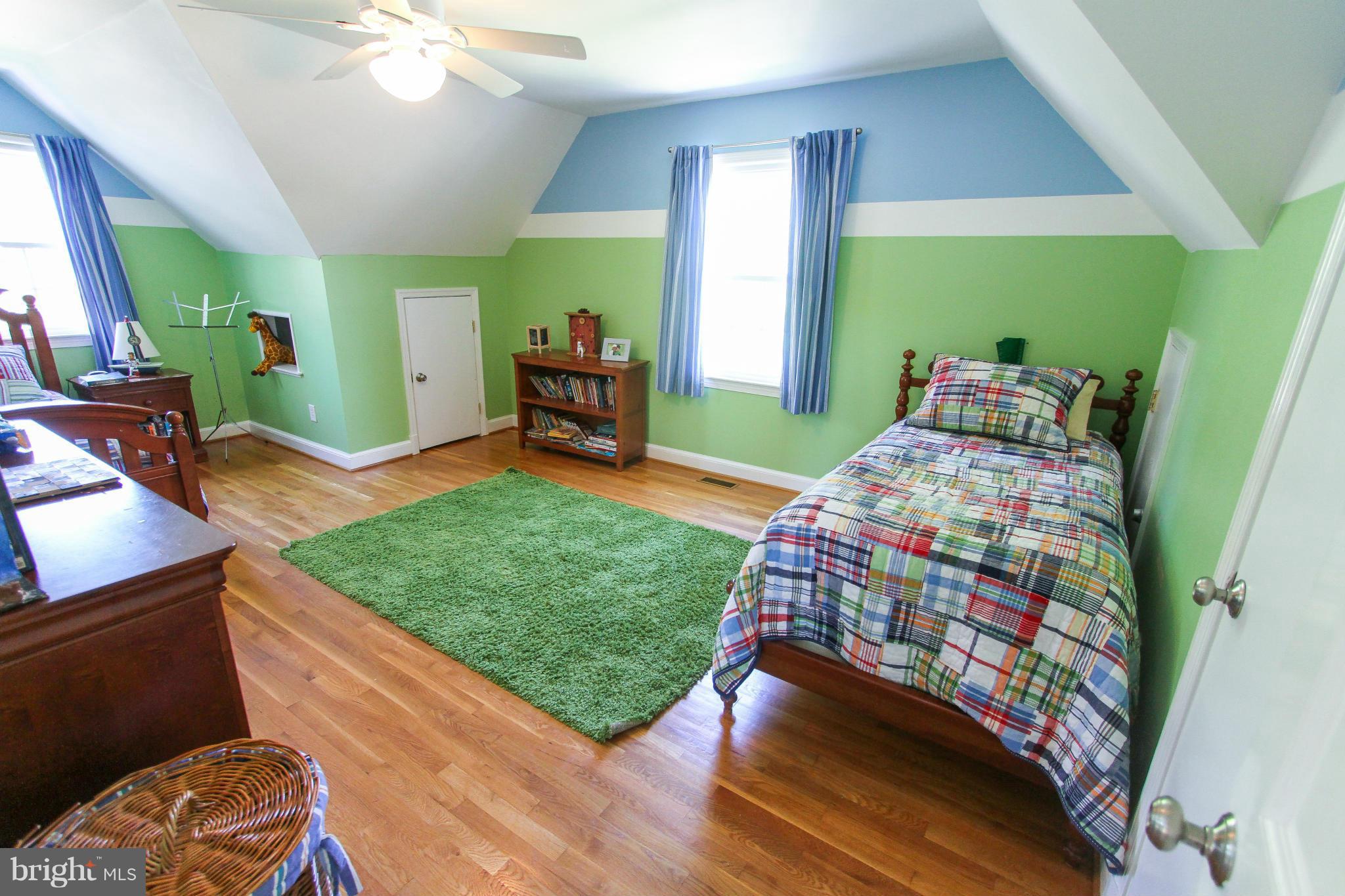 7616 Range Road Alexandria, VA 22306 - Photo 20 of 30 Bedroom 2, upper level