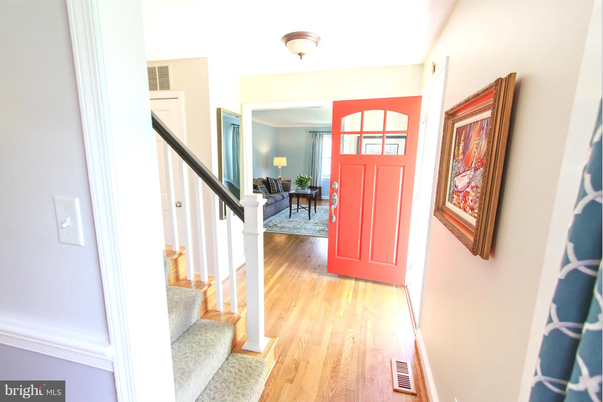 7616 Range Road Alexandria, VA 22306 - Photo 3 of 30 Foyer
