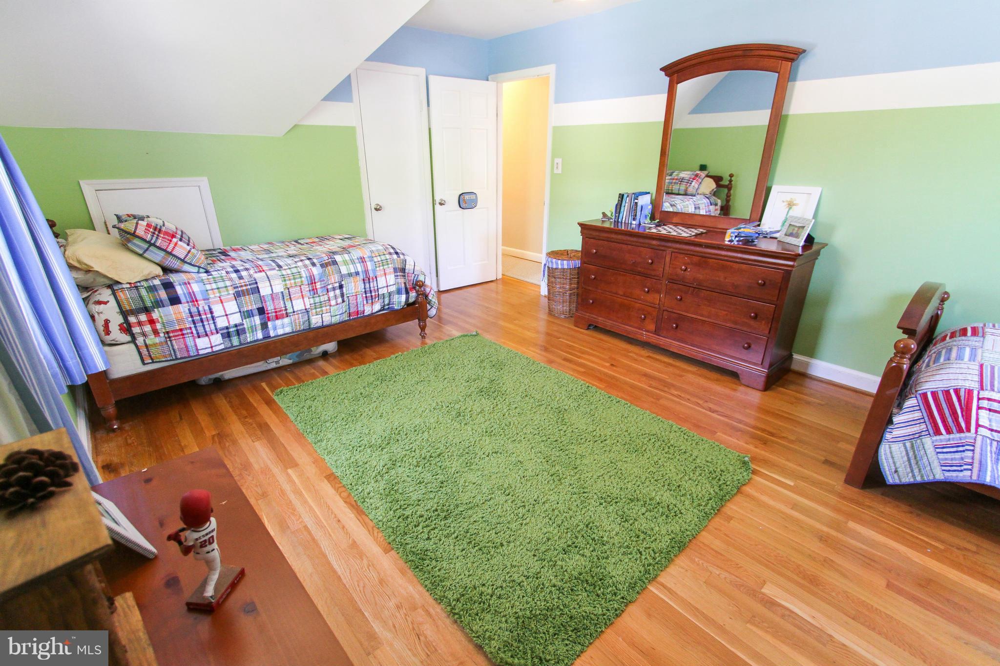 7616 Range Road Alexandria, VA 22306 - Photo 21 of 30 Bedroom 2, upper level