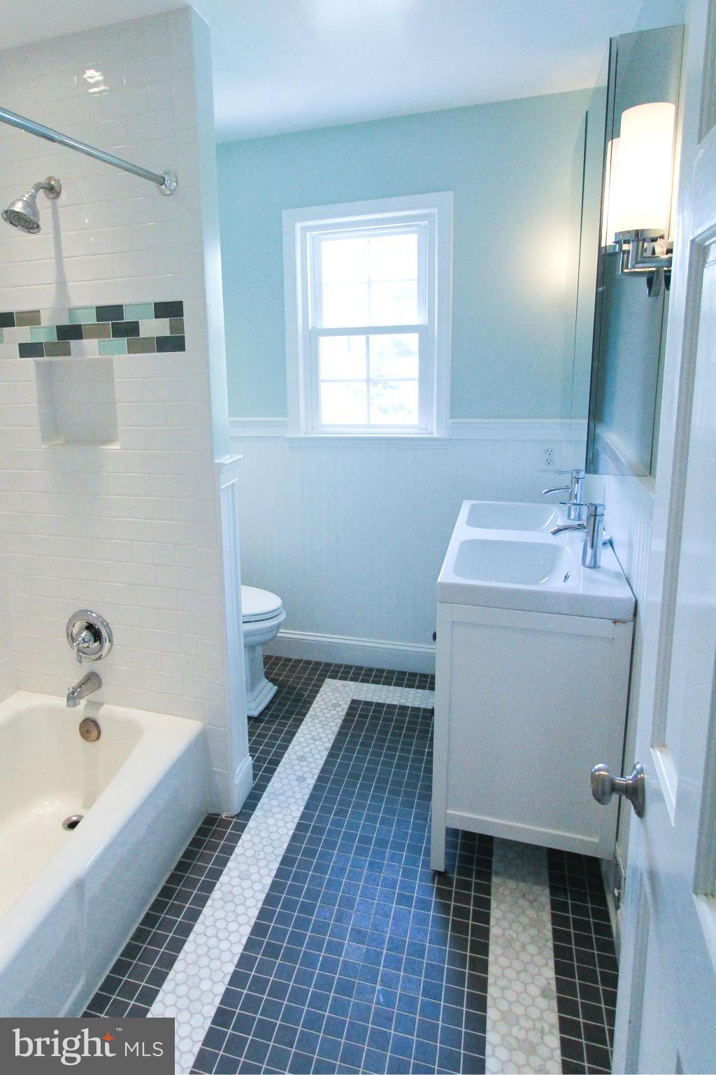 7616 Range Road Alexandria, VA 22306 - Photo 24 of 30 upper level hall bath