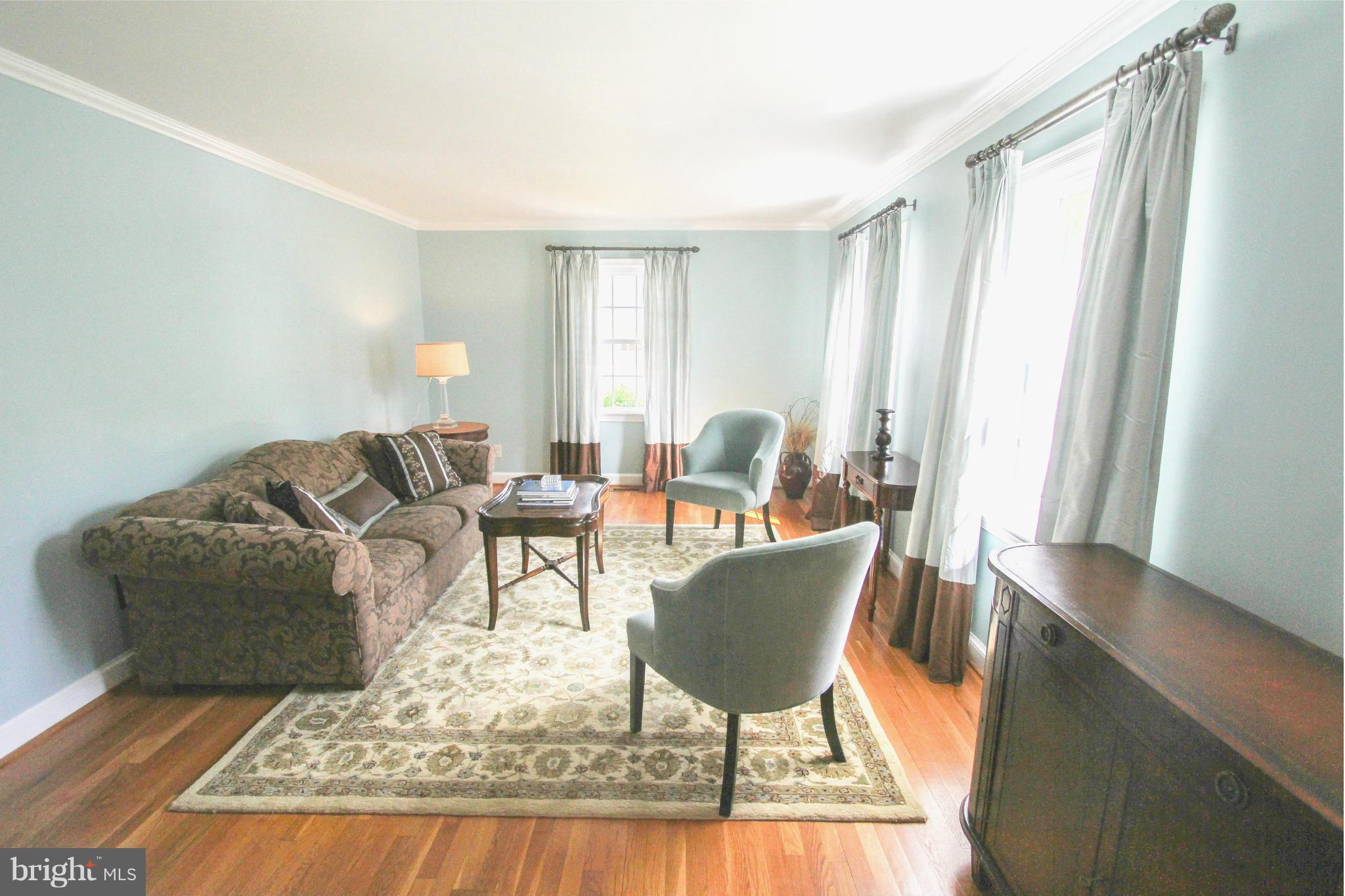 7616 Range Road Alexandria, VA 22306 - Photo 4 of 30 Living Room