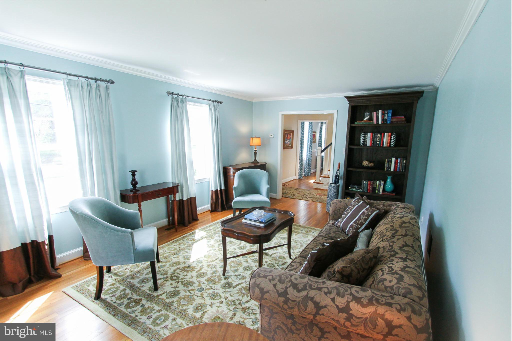7616 Range Road Alexandria, VA 22306 - Photo 5 of 30 Living Room