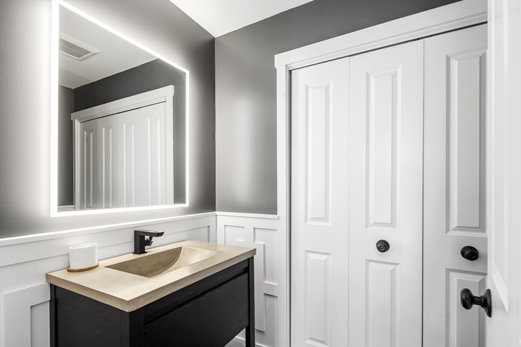 291 First Parish Road Scituate, MA 02066 - Photo 19 of 36