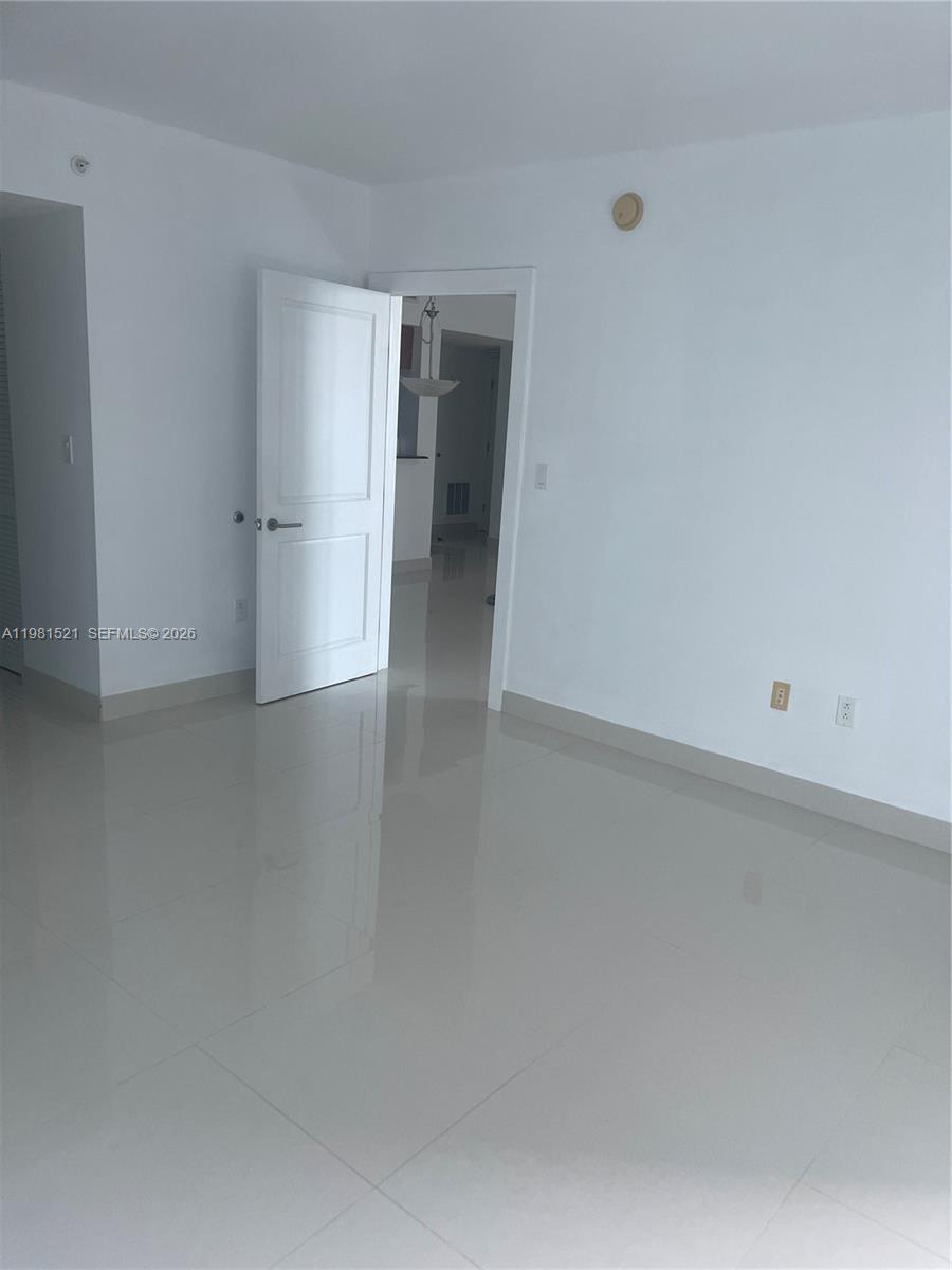 1800 North Bayshore Drive, Unit 1812 Miami, FL 33132 - Photo 11 of 18