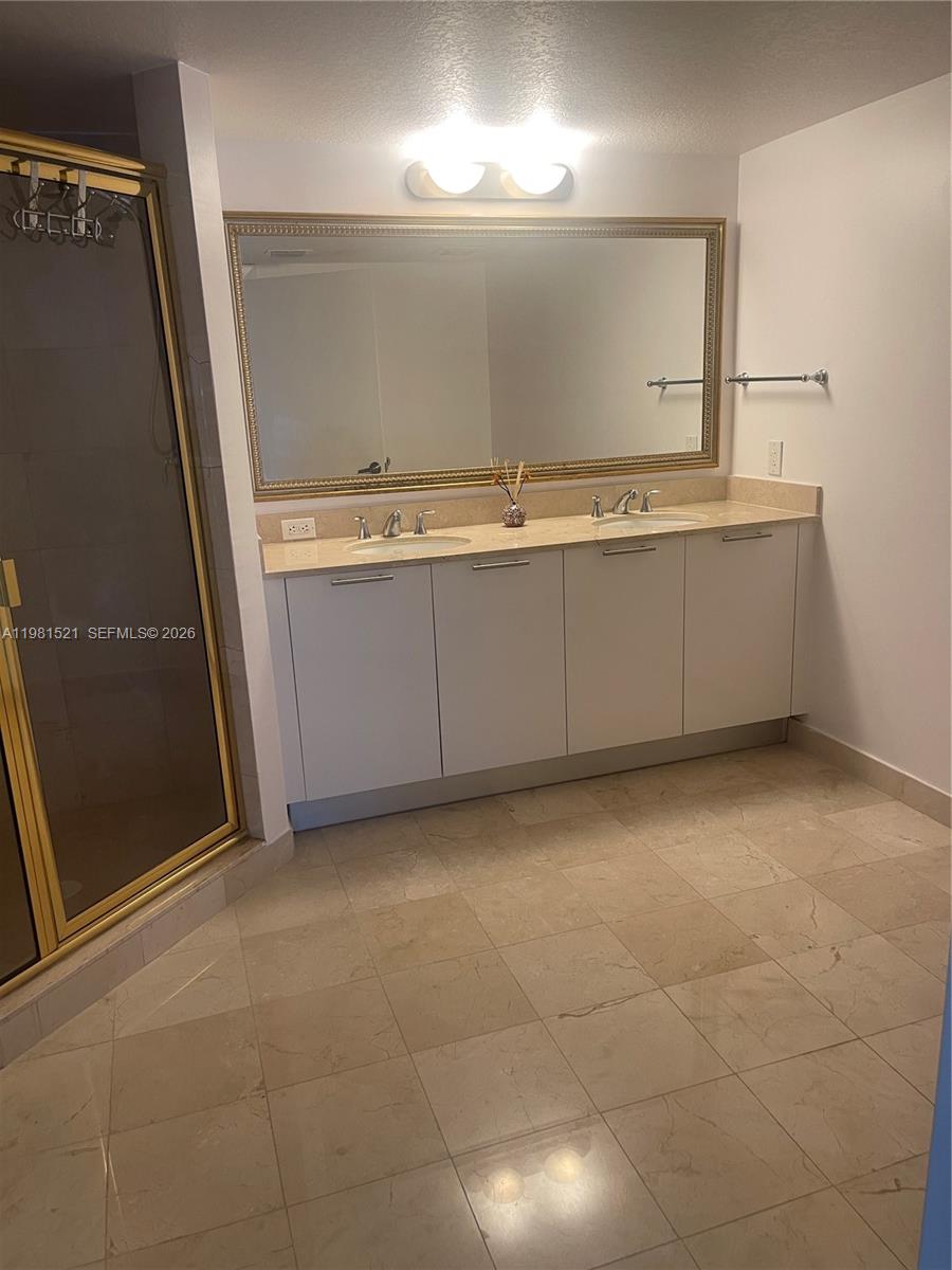 1800 North Bayshore Drive, Unit 1812 Miami, FL 33132 - Photo 10 of 18