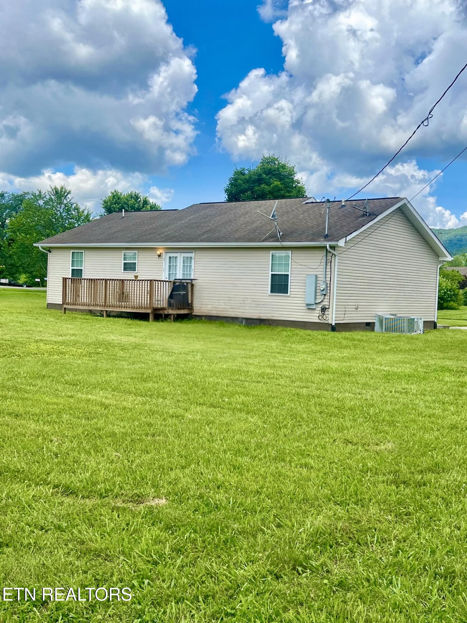 181 Chestnut Road Speedwell, TN 37870 - Photo 5 of 25 Facetune_20-06-2025-12-22-33