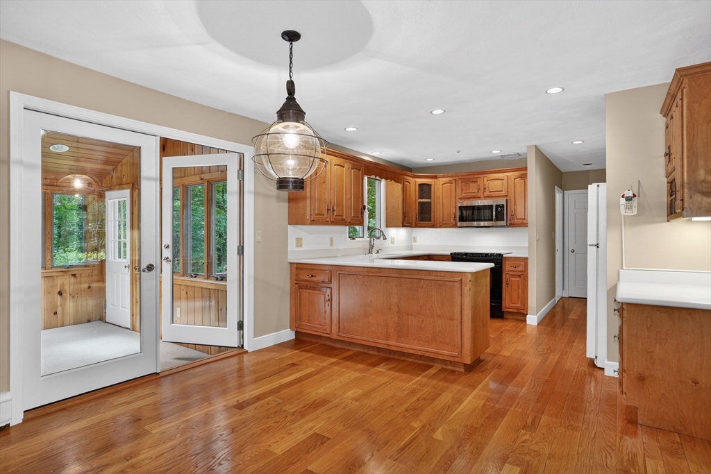 17 Maplewood Road Medfield, MA 02052 - Photo 3 of 41