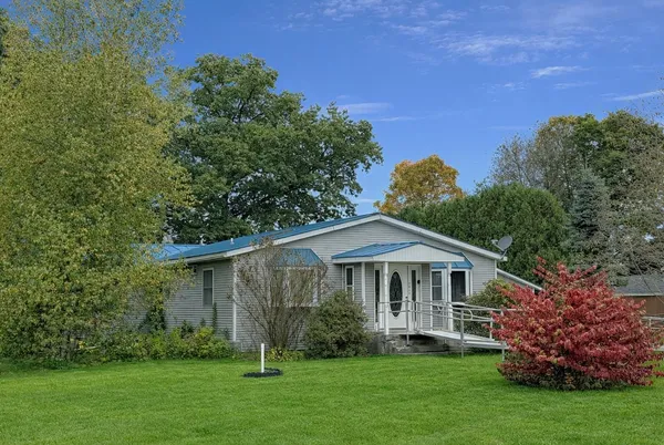 $385,000 | 2849 Dartmouth College Highway, Haverhill, NH 03774