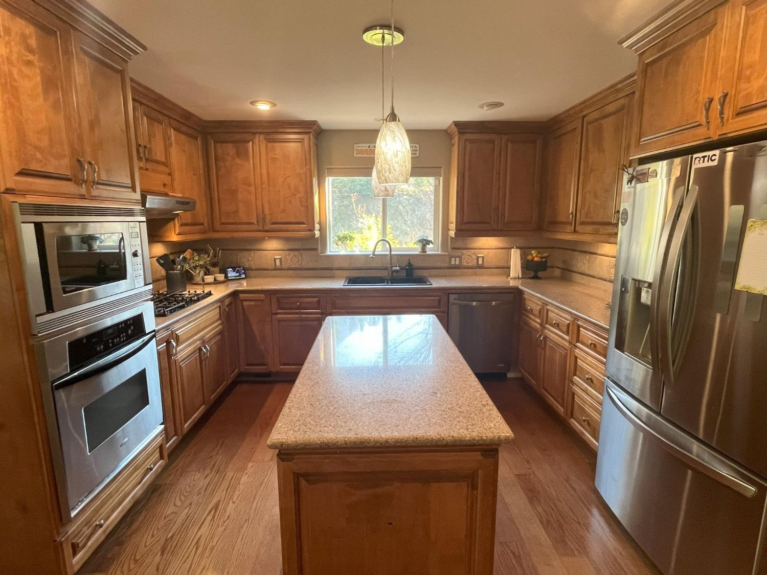 42072 Corral Drive Three Rivers, CA 93271 - Photo 26 of 59 gourmet kitchen