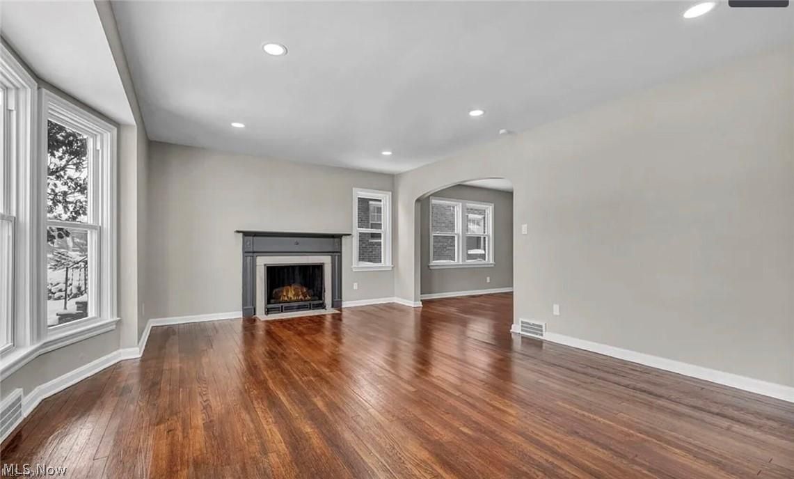 13614 Cedar Road, Unit DOWN University Heights, OH 44118 - Photo 3 of 16 Living room