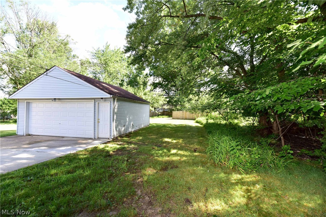 4037 Corwin Road Cleveland, OH 44121 - Photo 2 of 24