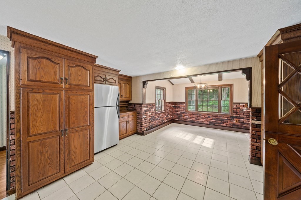 3 Winfield Road Hingham, MA 02043 - Photo 17 of 39 a view of empty room with windows