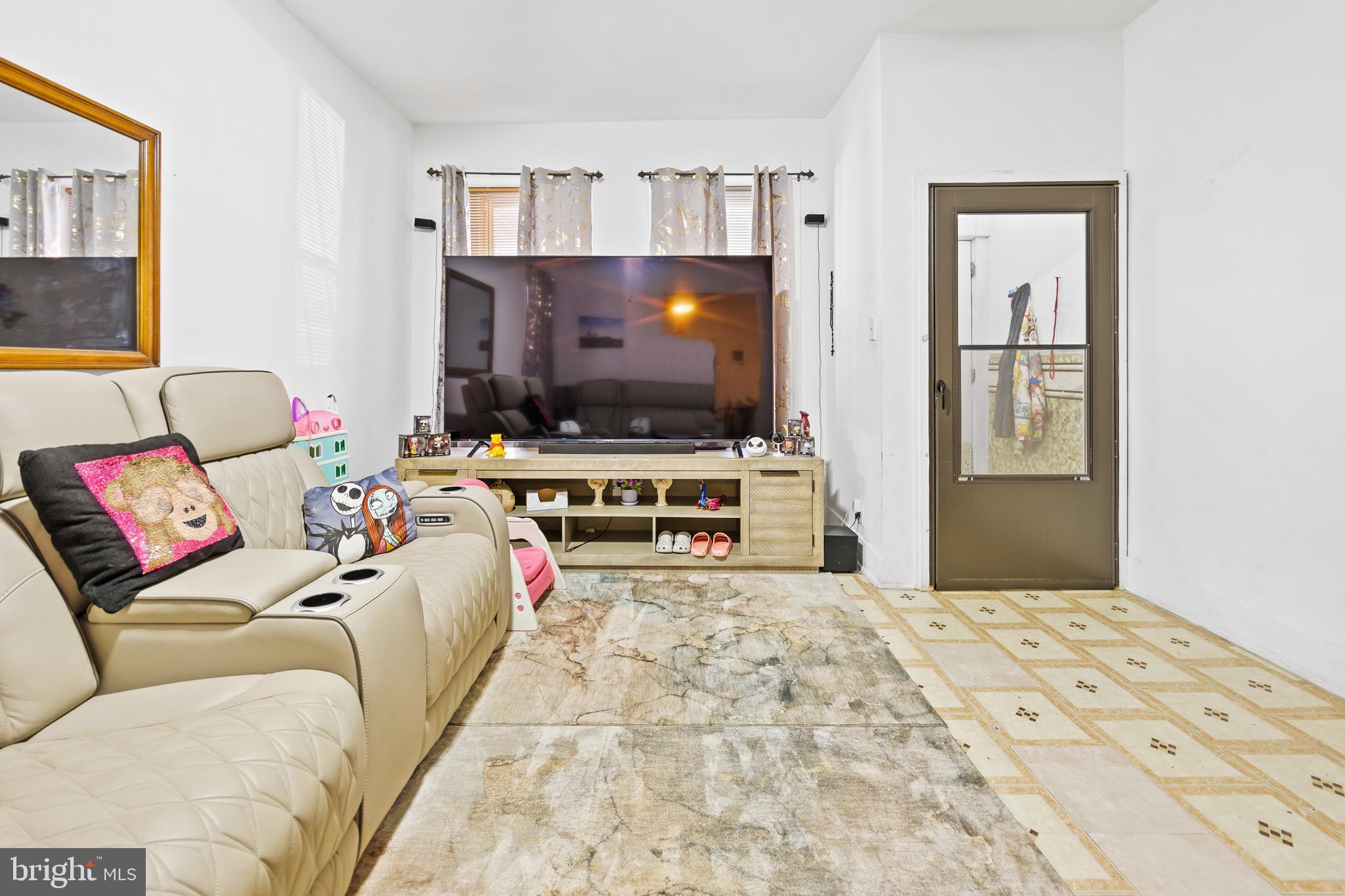 426 State Street Camden, NJ 08102 - Photo 8 of 32