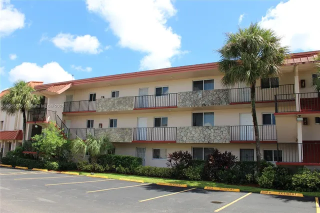 $1,850 | 1080 Del Lago Circle, Unit 202, Sunrise, FL 33313