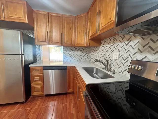 $1,850 | 1080 Del Lago Circle, Unit 202, Sunrise, FL 33313