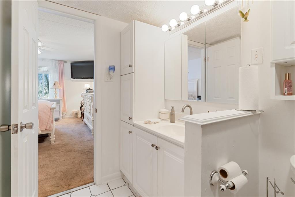 2160 Greentree Road, Unit 508W Pittsburgh, PA 15220 - Photo 17 of 29 Gallery Image 17