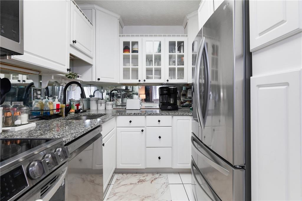 2160 Greentree Road, Unit 508W Pittsburgh, PA 15220 - Photo 8 of 29 Gallery Image 8