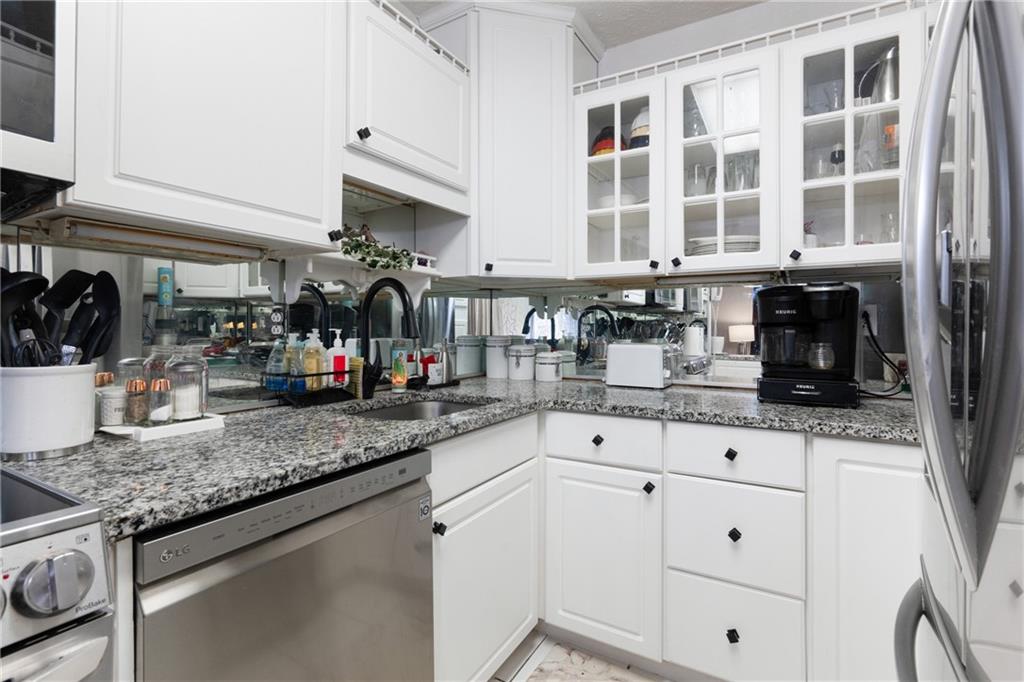 2160 Greentree Road, Unit 508W Pittsburgh, PA 15220 - Photo 9 of 29 Gallery Image 9
