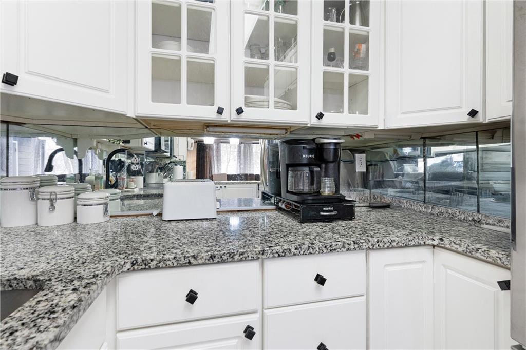 2160 Greentree Road, Unit 508W Pittsburgh, PA 15220 - Photo 10 of 29 Gallery Image 10