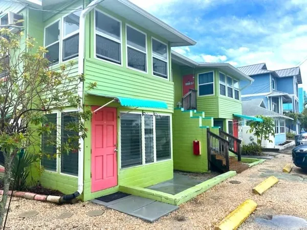 $1,800 | 61 81st Avenue, Unit 3, Treasure Island, FL 33706