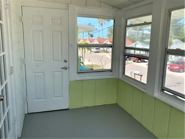 $1,800 | 61 81st Avenue, Unit 3, Treasure Island, FL 33706