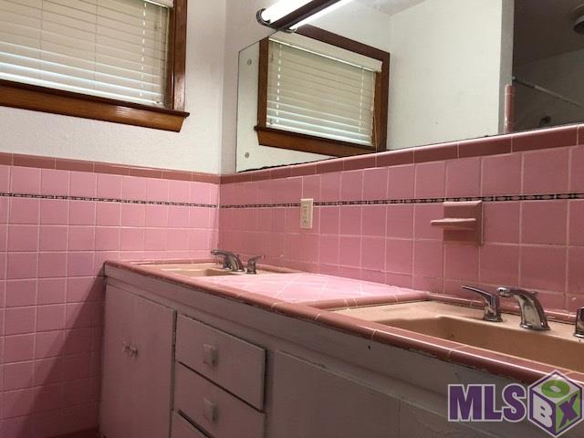 2264 77th Avenue Baton Rouge, LA 70807 - Photo 14 of 19 Master Bath